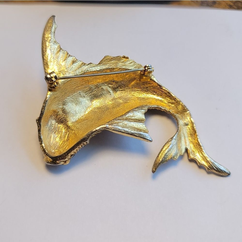 UNBRANDED Vintage Carp Pave Clear Crystal Gold Brooch - Picture 5 of 6